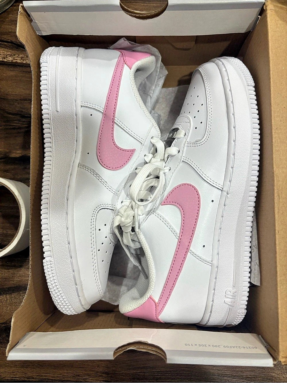 Nike Air Force 1 pink and white size 6 brand new with box never worn. - Picture 2 of 4